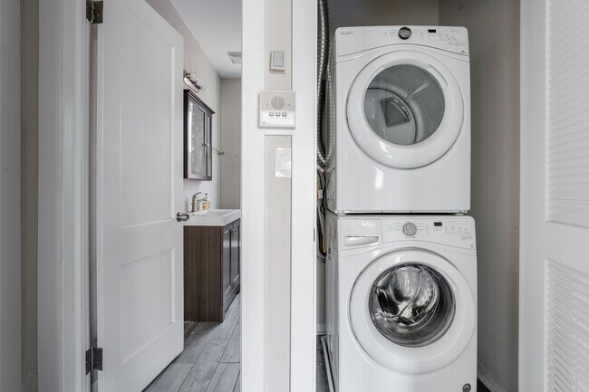 Foto del edificio - 1437 W Carmen Ave