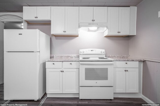 Building Photo - 213 Manitowoc St