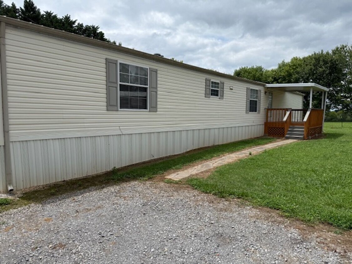 Foto principal - Greenback 37742 - 3 bed 2 bath mobile home...