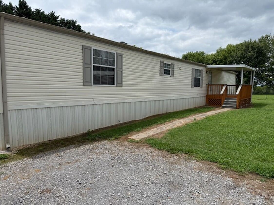 Primary Photo - Greenback 37742 - 3 bed 2 bath mobile home...
