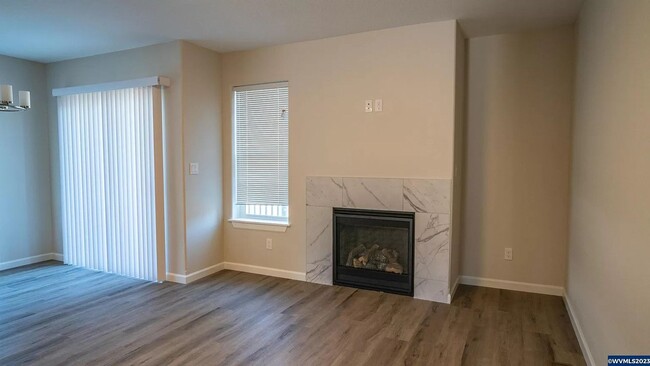 Building Photo - Brand New 3 Bed / 3 Bath Duplex! First Mon...