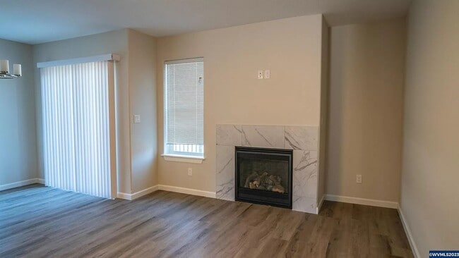 Foto del edificio - Newly Built 3 Bed / 3 Bath Duplex! $500 Amazon Gift Card! First 1.5 Month's Rent Is Free!