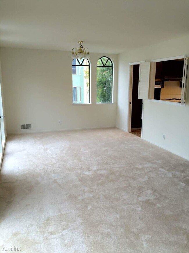 Building Photo - 3 br, 2 bath Apartment - 301 Dorado Terrace