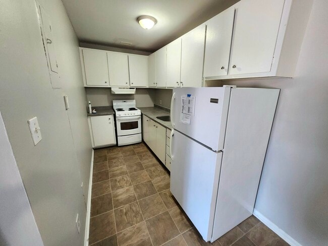 Building Photo - 14 Reading Crescent