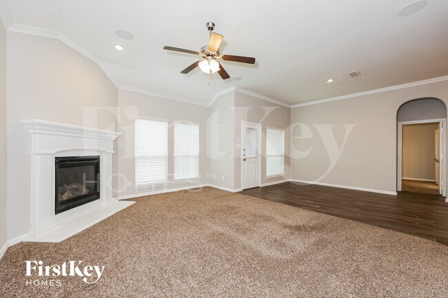 Foto del edificio - 3213 Charing Cross Rd