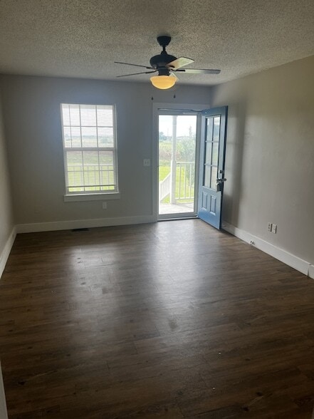 Building Photo - 1822 Carneal Ln