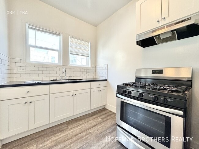 Building Photo - 859 S New Hampshire Ave