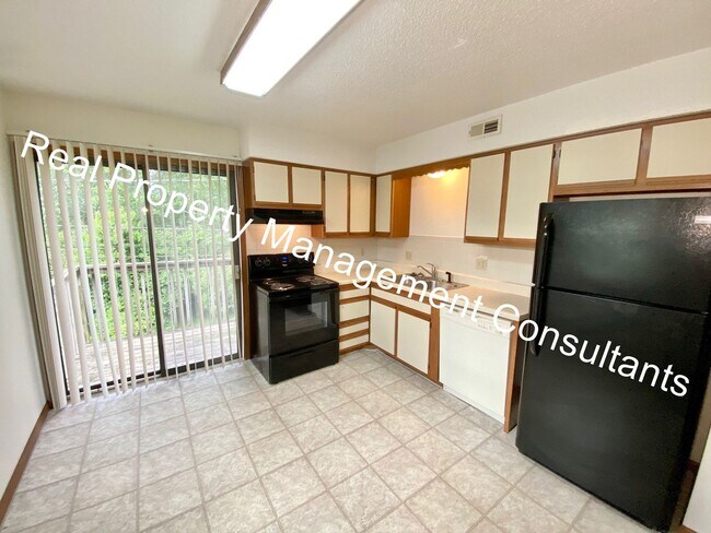 Building Photo - 2 Bedroom with Garage & Private Balcony