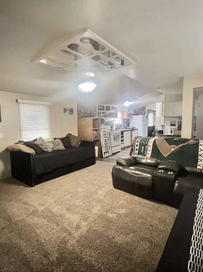 Building Photo - 214 Ridgeside Ct
