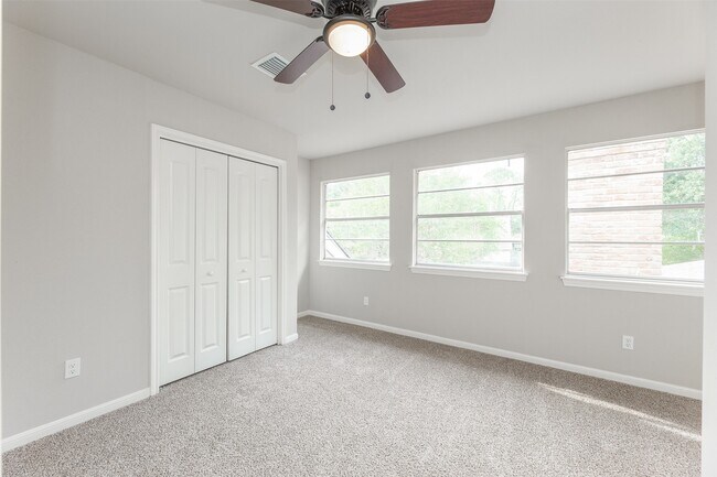 Building Photo - 21402 Park Royale Dr