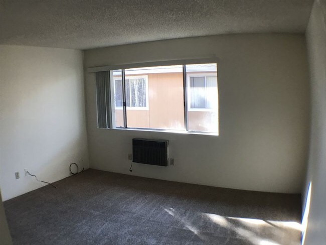Building Photo - 1098 Rock Blvd
