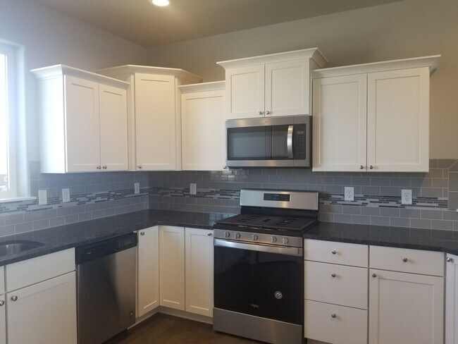 Foto del edificio - Selah newer 3 bedroom plus bonus room, 3 c...