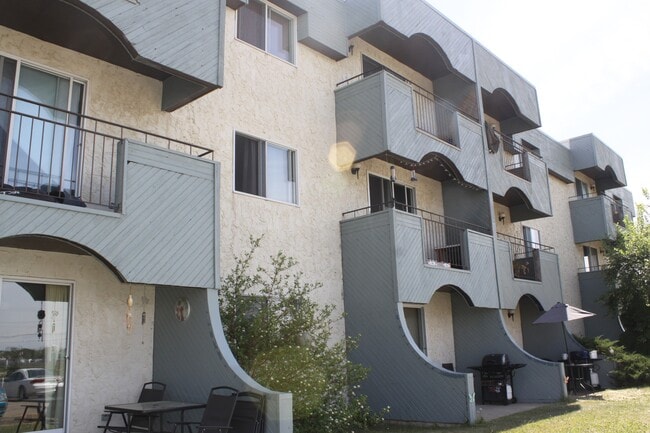 Building Photo - 5310-5346 46 St