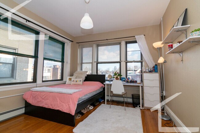 Foto del edificio - Gorgeous Brookline 5-Bed/2-Bath