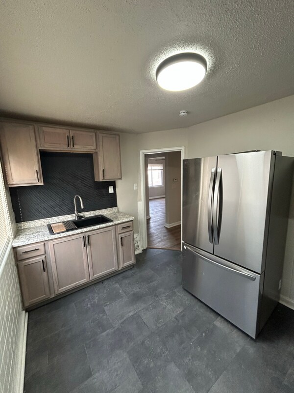 Foto del edificio - 7446 Calvin Ave