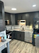 Building Photo - 921 Stratford Ln