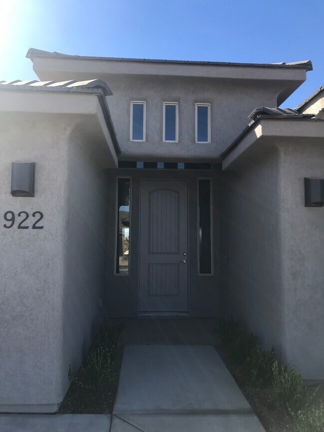 Building Photo - Beautiful Like New 4 bedroom home in Washington Fields!