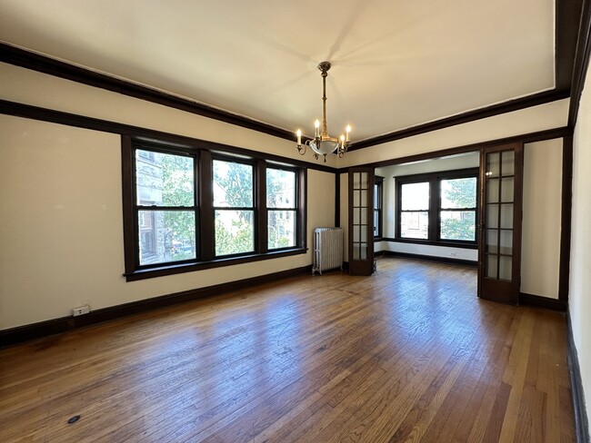 Building Photo - 2434 N Sawyer Ave