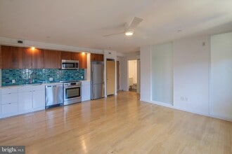 Building Photo - 152 W Laurel St