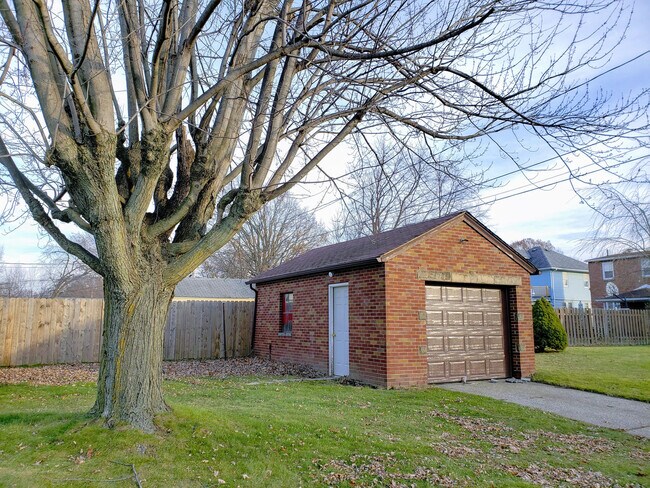 Building Photo - Beautiful Brick Home with Hardwood Floors