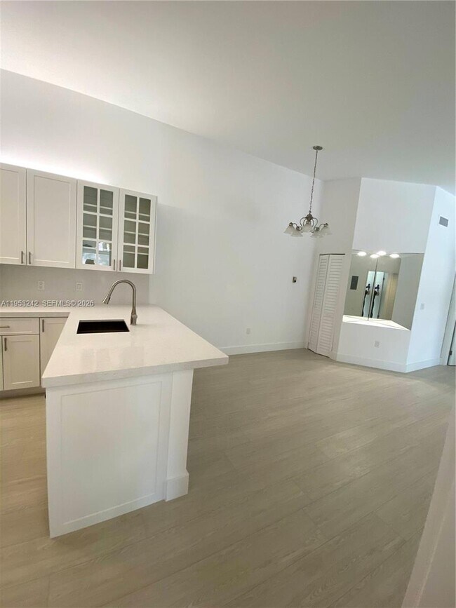 Foto del edificio - 4700 NW 102nd Ave