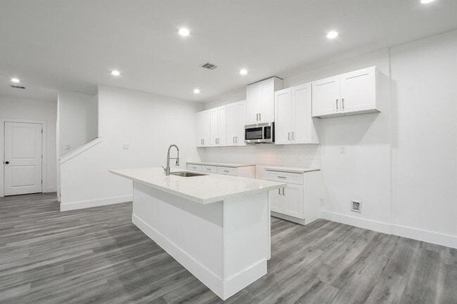 Building Photo - 4438 Aledo St