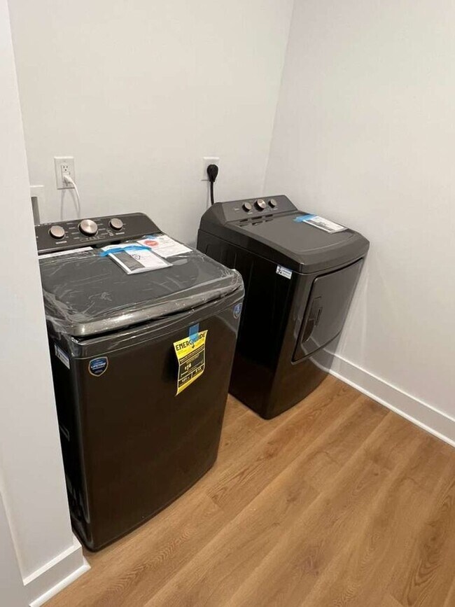 Building Photo - New Construction nice house for rent