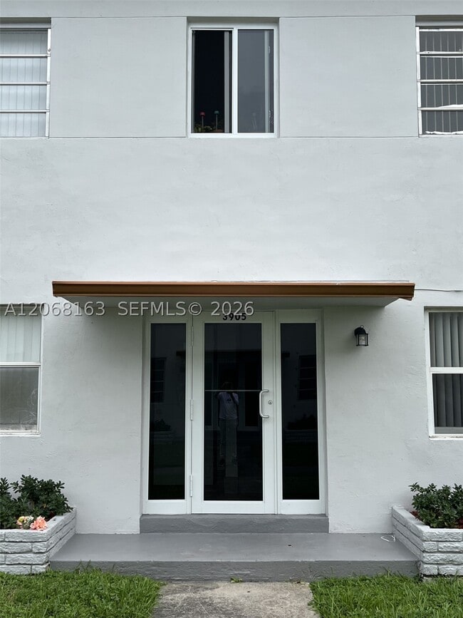 Building Photo - 3911 W Flagler St