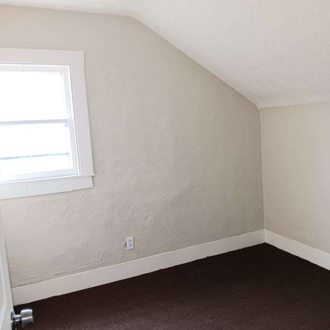Building Photo - 487 23rd St
