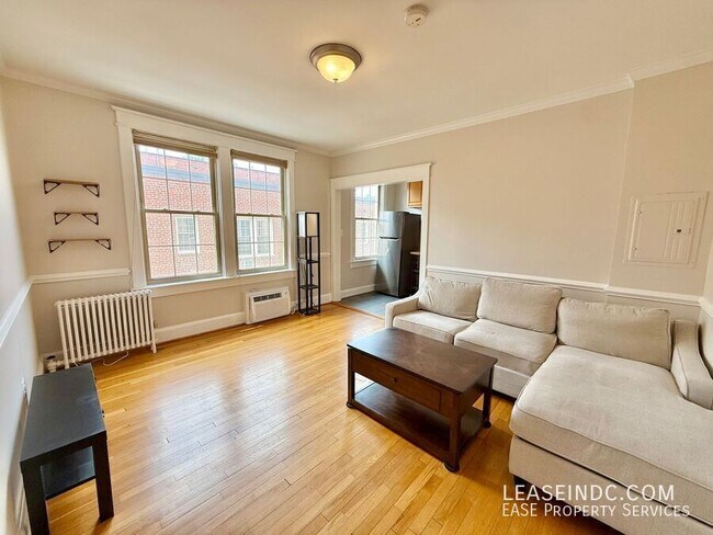 Foto del edificio - 3024 Wisconsin Ave NW