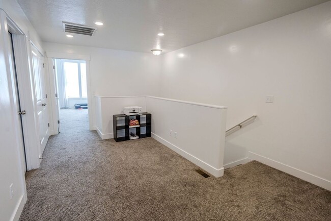 Building Photo - 273 E 1850 N