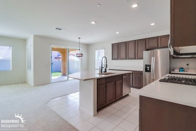 Building Photo - Stunning 5Bdm 3.5Ba Home in the Montecito ...