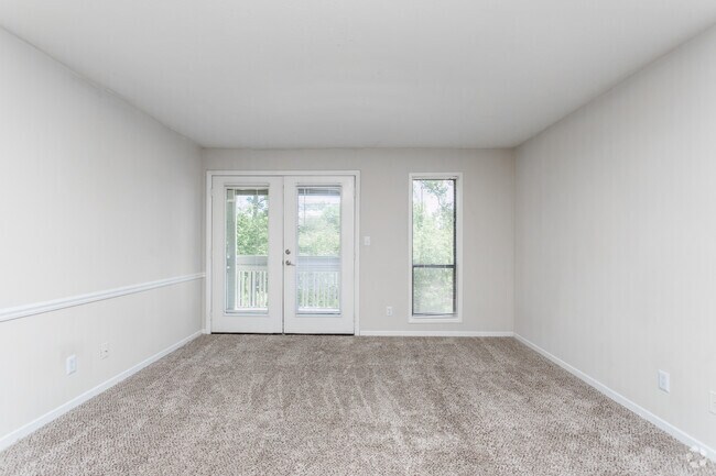 2x2 Living Room - Harbour Club Apartments