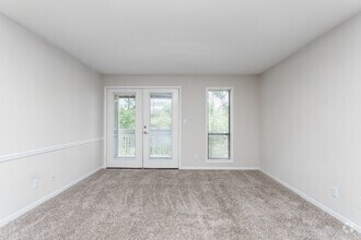 2x2 Living Room - Harbour Club Apartments