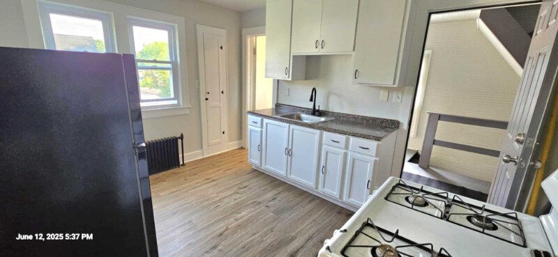 Foto principal - 233 Lester Ave