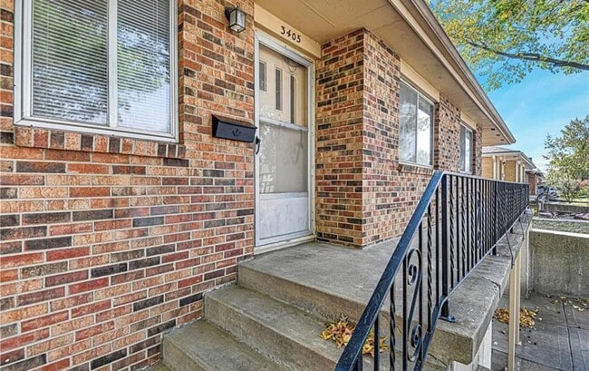 Front Door - 3405 S Oxford Ave