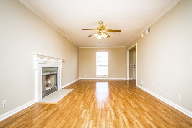 Building Photo - 1215 Cedarbend Dr