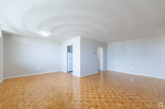 2BR, 1BA - 973SF - Living Room - 3875 Sheppard Ave