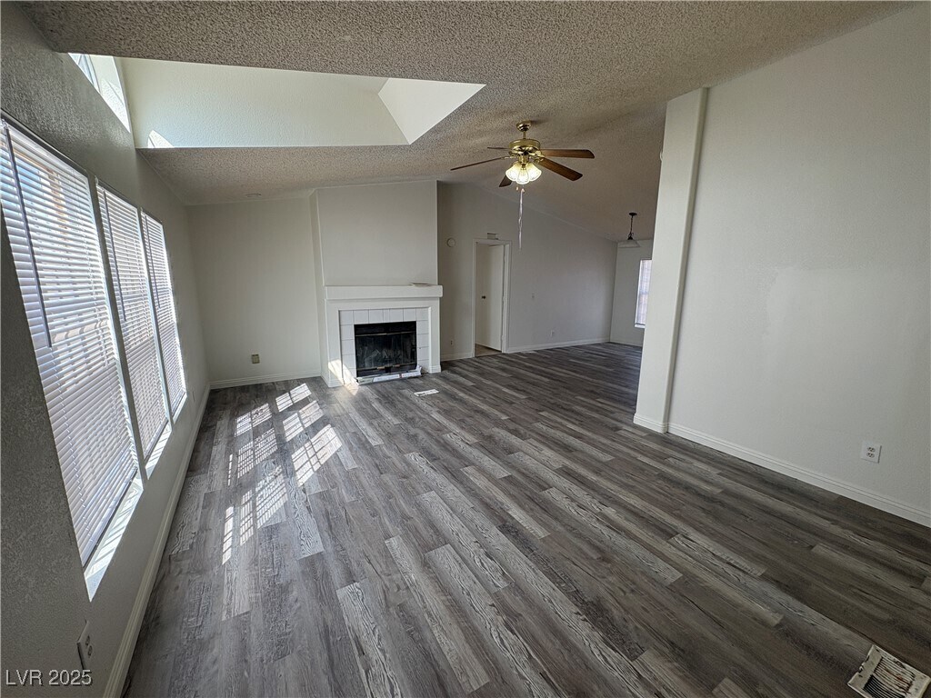 Foto del edificio - 4236 N Amethyst Ave