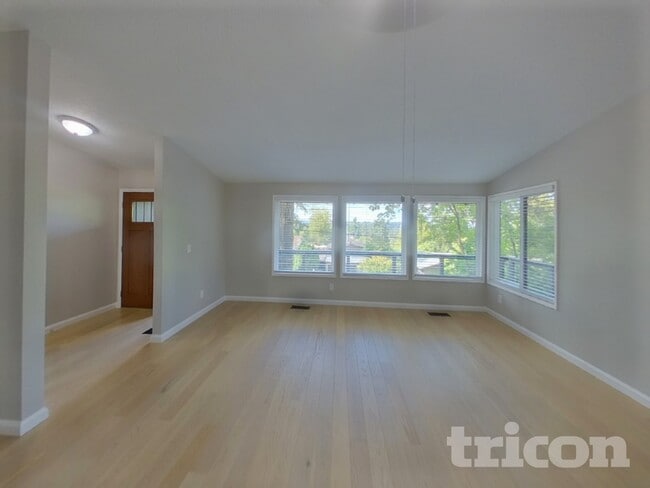 Building Photo - 1250 Hemlock St
