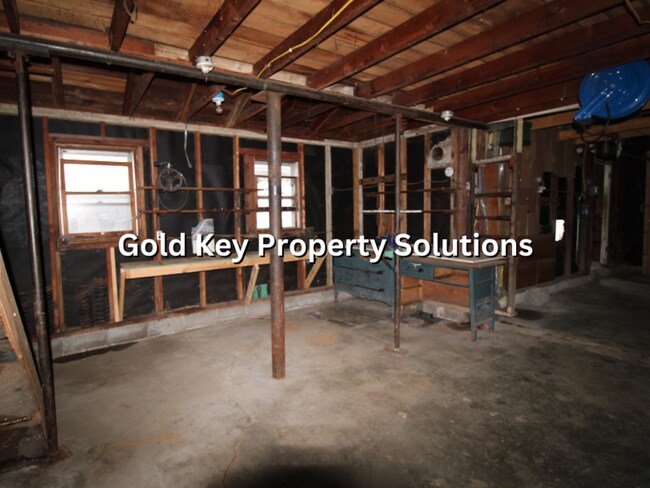 Foto del edificio - Updated 2 BR 1 BA House with Central Air and Garage (SECTION 8 APPROVED)