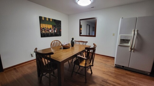 Building Photo - 2-Bedroom, 3-Bathroom Home - Utilities Included