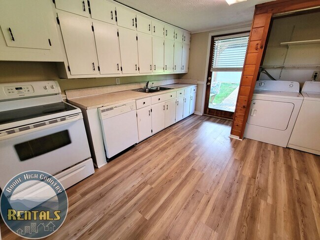 Foto del edificio - 2212 Silverstone-Zionville