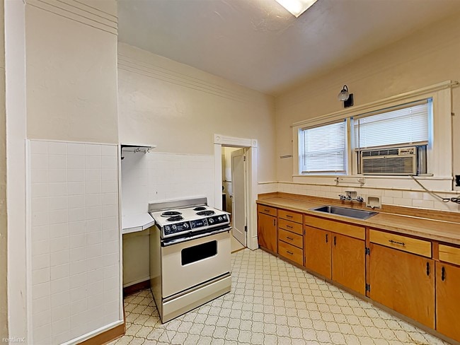 Building Photo - 1 br, 1 bath  - 601 N 2nd St Apt B Apt B