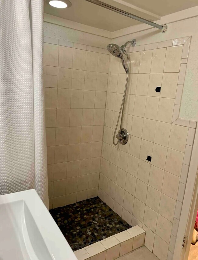 Foto del edificio - 1278 Fort Park Blvd