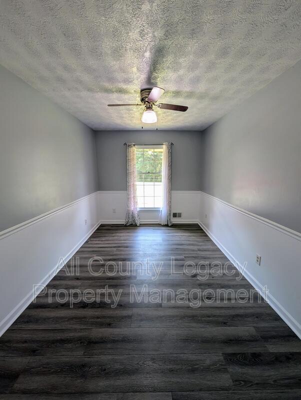 Building Photo - 1848 Christian Cir SE