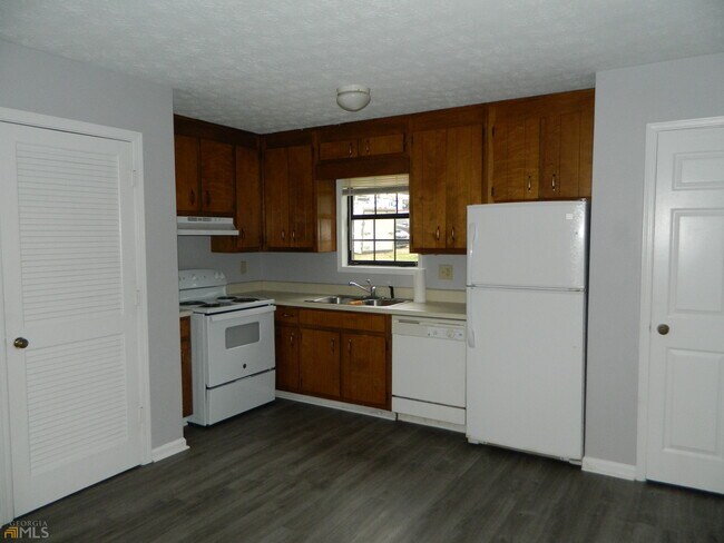 Foto del edificio - 340 Bedford Bay Ln