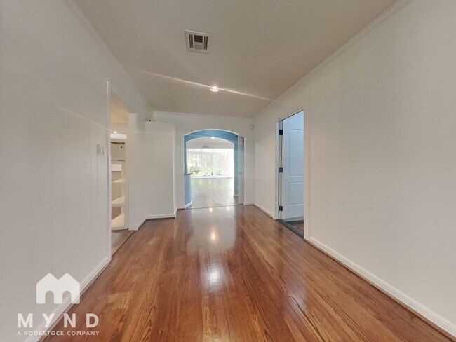 Foto del edificio - 6907 Schiller St