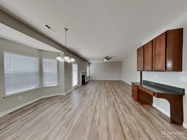 Building Photo - 1001 Southridge Dr