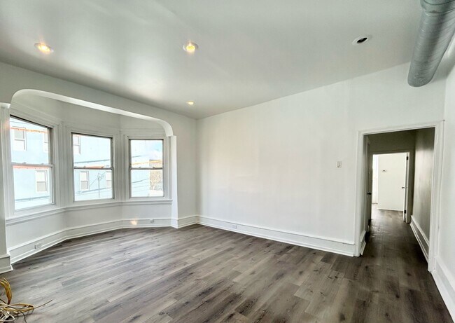 Building Photo - 1801 W Erie Ave